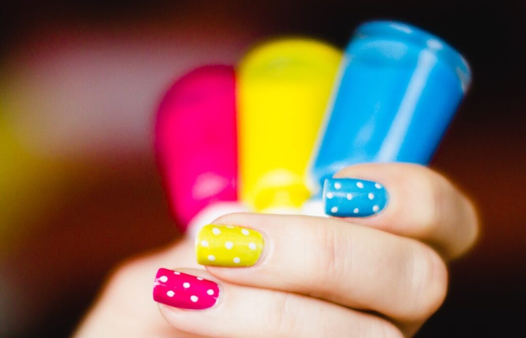 5 Neon Aesthetic Nail Ideas For Friday Night Parties